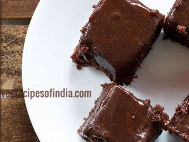 Chocolate Cake In Pan Recipe | Spongy Chocolate Cake Recipe Without Oven -  Foods And Flavors