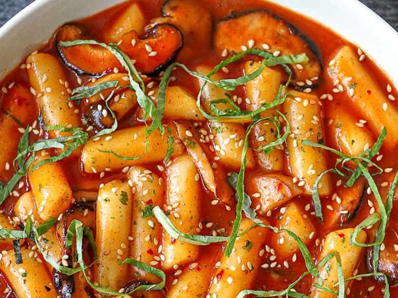 Vegan Korean Spicy Rice Cakes (Tteokbokki) • The Little Veggie Korean
