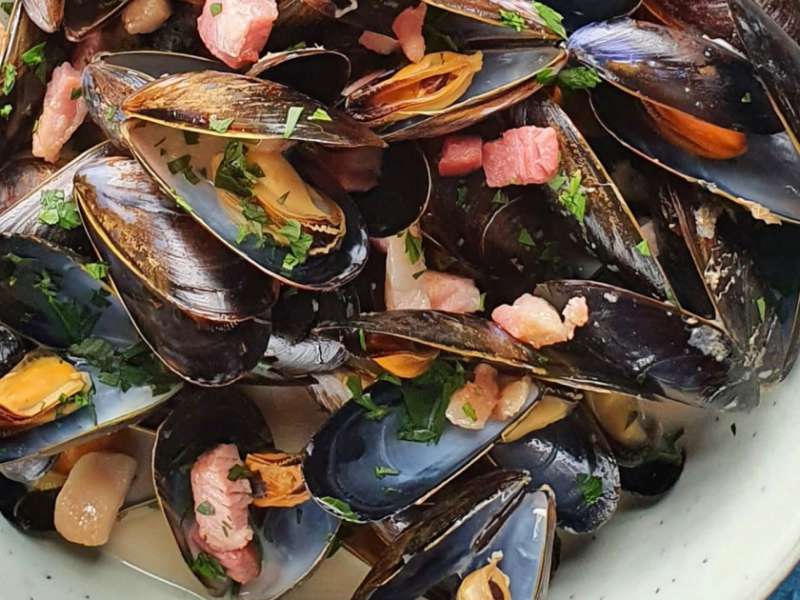 Cider And Bacon Mussels Recipe Samsung Food 