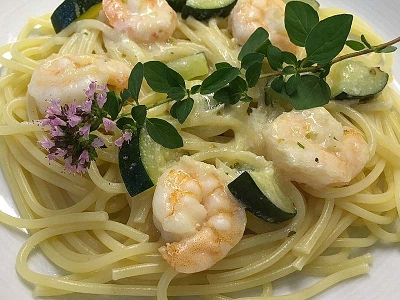 Spaghetti in Zucchini-Shrimps Sahnesauce Recipe - Samsung Food