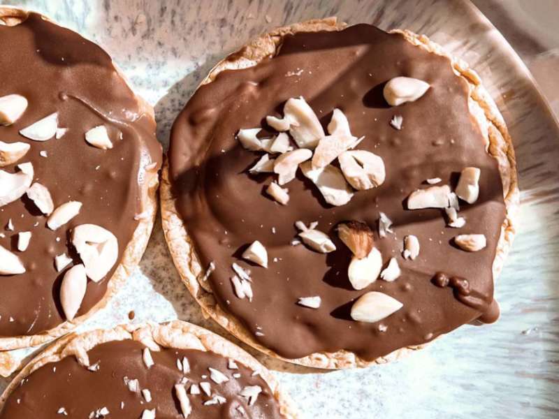 3 Ways to Make Chocolate Rice Crispy Cakes - wikiHow Life
