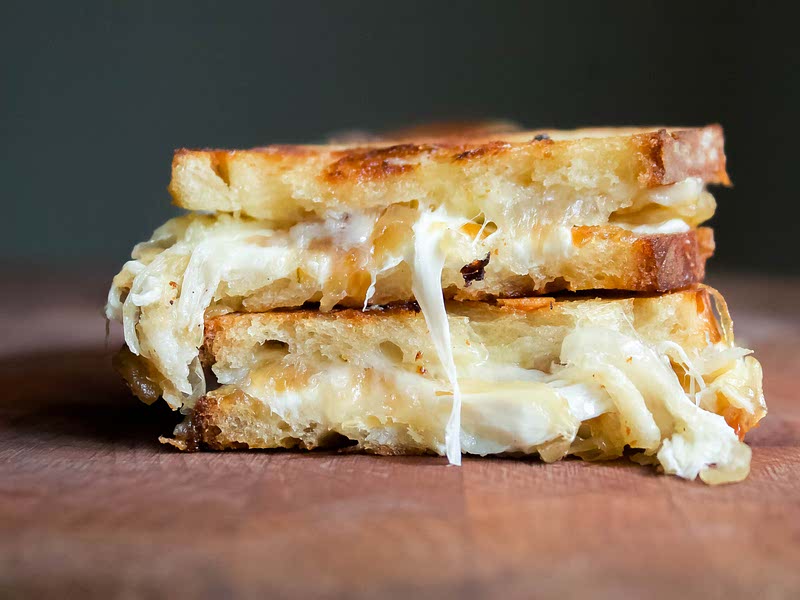 caramelized onion, havarti + mozzarella grilled cheese Recipe Samsung