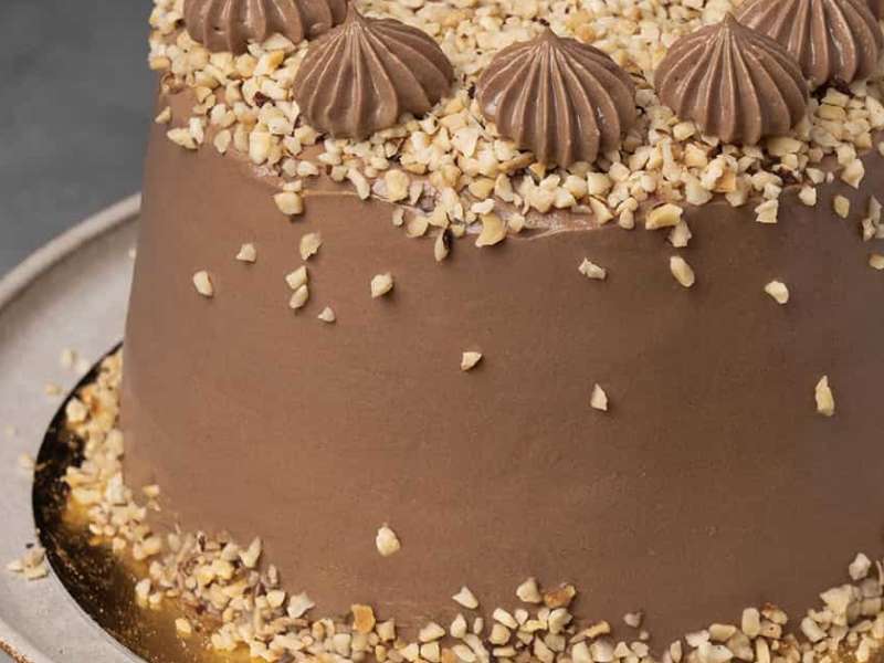 LAYER CAKE NUTELLA ET KINDER BUENO - Les délices d'Hélène