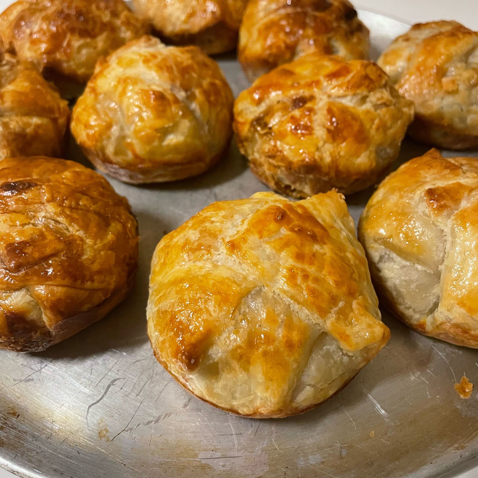 Chunky Beef Party Pies (Mini Meat Pies) - Bake Play Smile