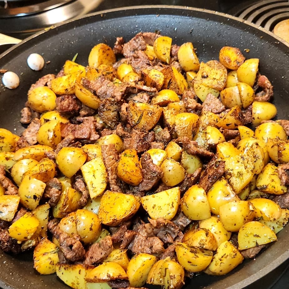 Garlic Butter Herb Steak Bites With Potatoes Recipe Samsung Food 